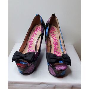 Betseyville Super high heels 7.5M floral. Pinup Model. Sexy. 60s 70s Vibe Cute
